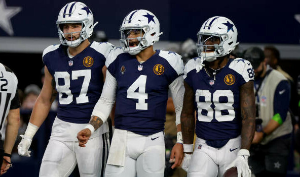 L-R TE Jake Ferguson (87) QB Dak Prescott (4) Cee Dee Lamb (88)