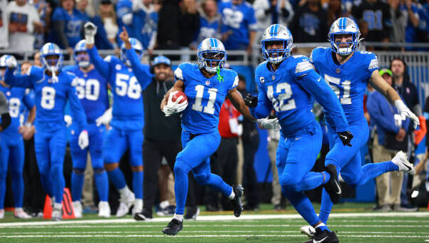 K. Raymond punt return v Ten week 8